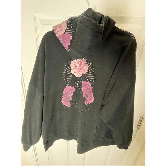 Torrid women’s black floral hoodie size 2 or 2X - Picture 2 of 6